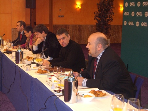 Foto: Iigo Urkullu se reune con colectivos de gays, lesbianas, bisexuales y transexuales