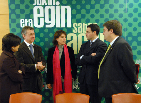 Foto: Iigo Urkullu y  los coordinadores de rea presentan a la prensa el documento de conclusiones